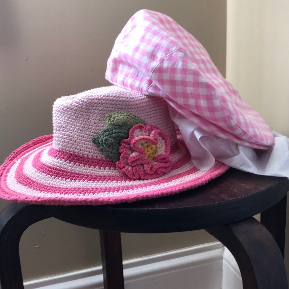 2 Girls hats